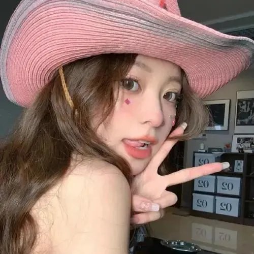 某天后之女豪车代步炫富，人设崩塌，凌晨持续发酵